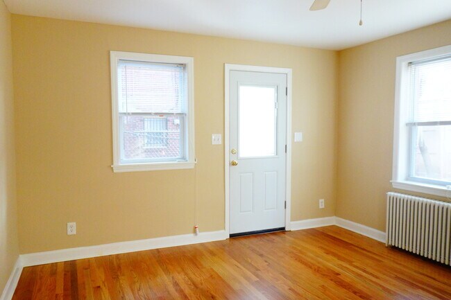 Building Photo - 8520 Greenwood Ave
