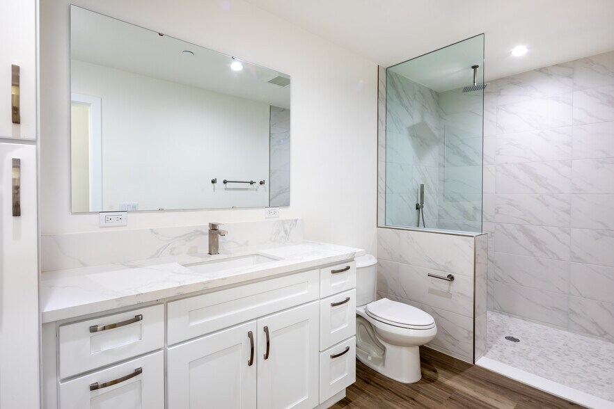 Building Photo - 13680 Mark Dr