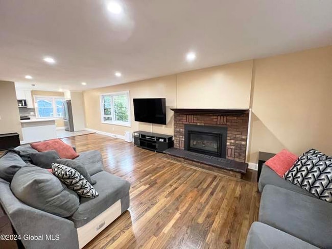 Building Photo - 98 Ormond St