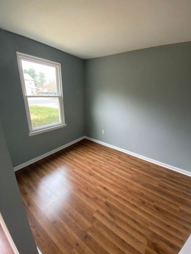 Building Photo - Nice 2 bedroom townhome with a view!