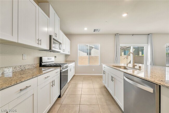 Building Photo - 472 Silverweed Ave