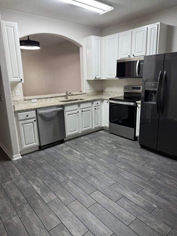 Building Photo - 30316 Elderwood Dr
