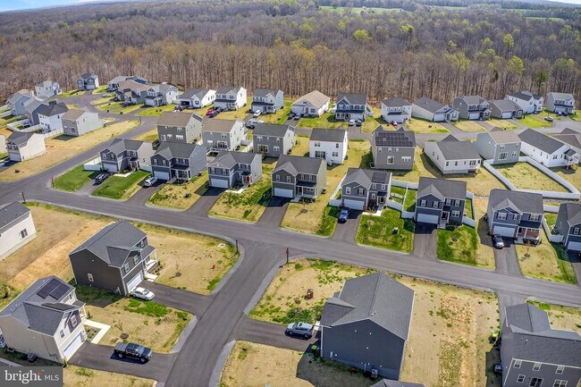Building Photo - 3210 White Tail Dr
