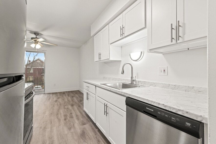 Building Photo - Carriage Hill Apartments - Dearborn Height...