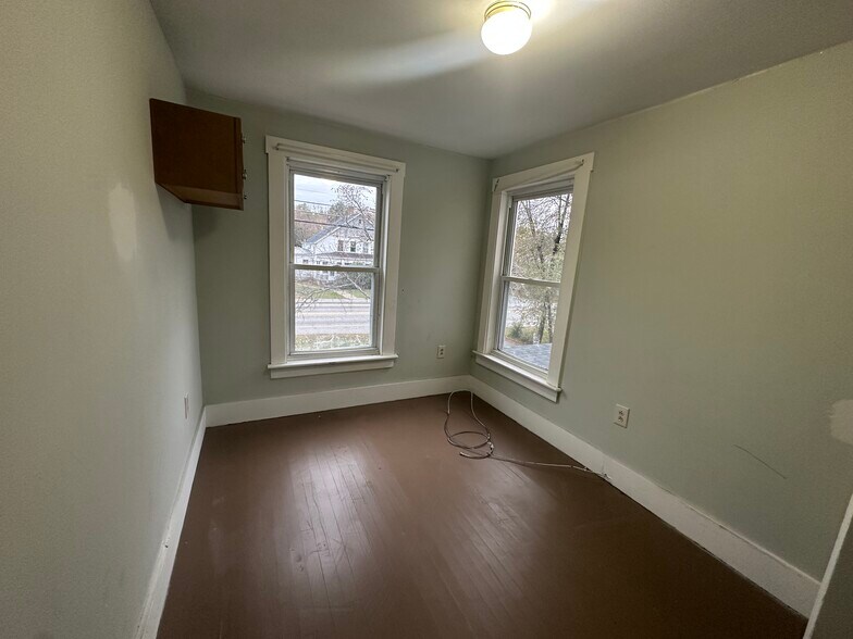 Building Photo - 179 Maple Ave