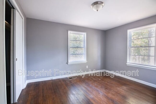 Building Photo - 2242 3rd Ave S