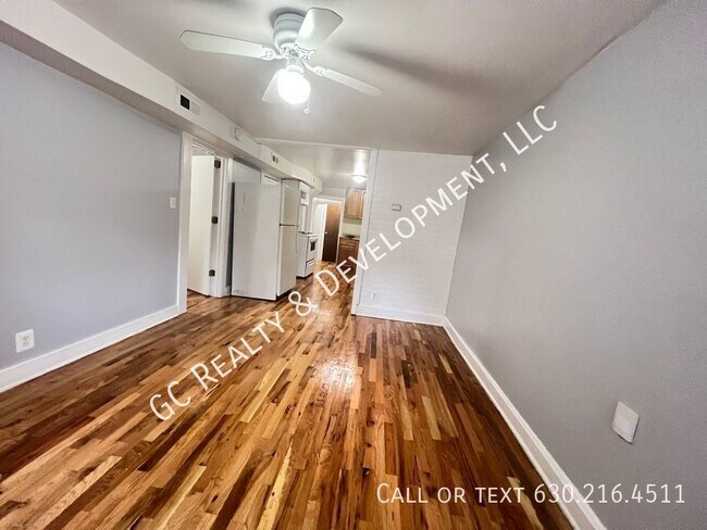 Building Photo - 3327 N Claremont Ave