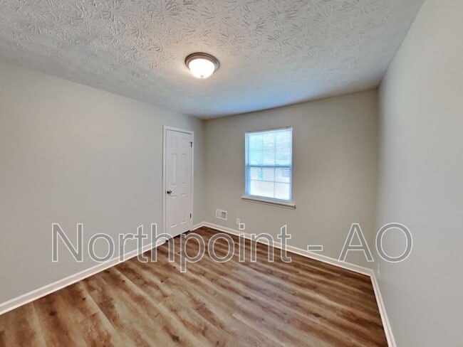 Building Photo - 2741 Oxford Dr