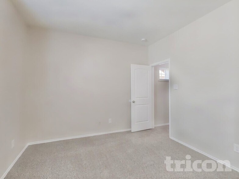 Building Photo - 2823 Arica Ln