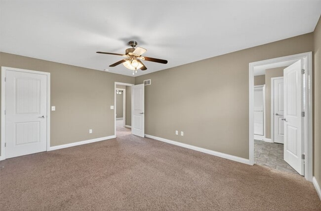 Building Photo - 303 Shadow Trace Dr