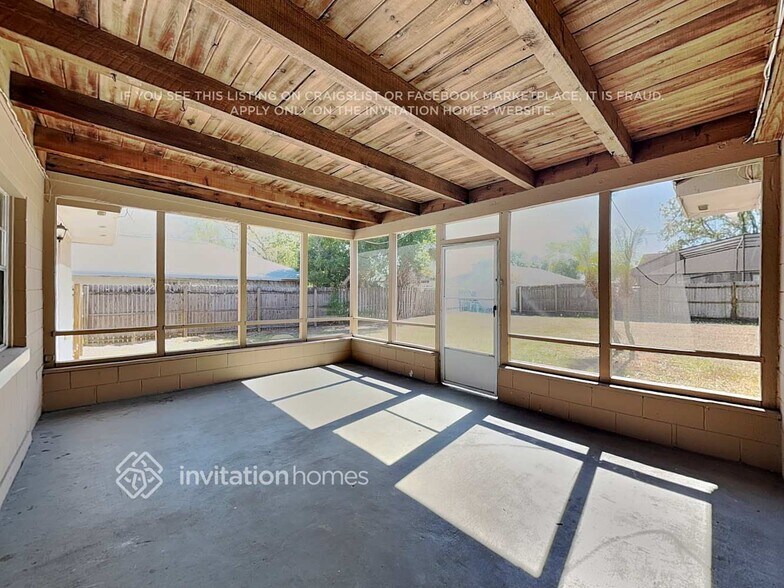 Building Photo - 2711 Citron Dr