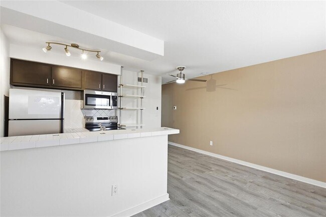 Building Photo - 2302 East Side Dr