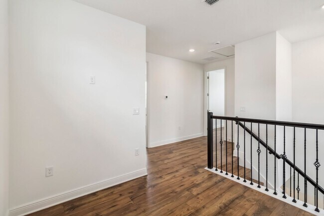 Building Photo - Beautiful Brand New 3/2.5 Home for Rent wi...