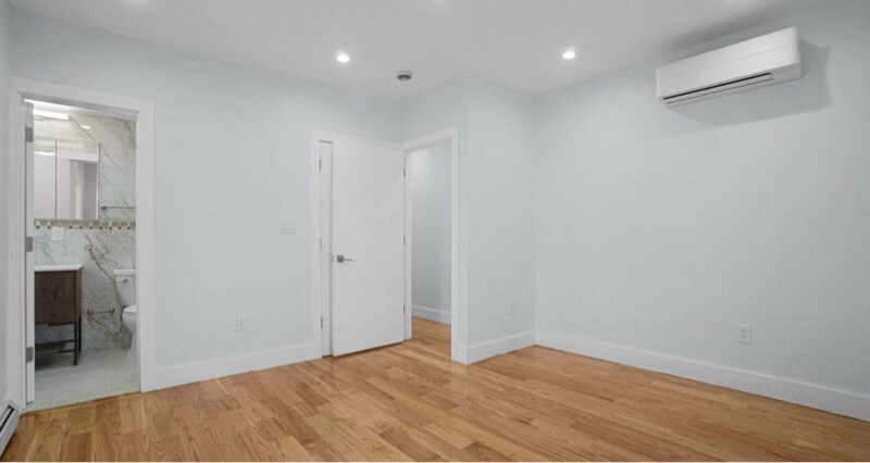 Building Photo - 158-29-15875 75th Ave