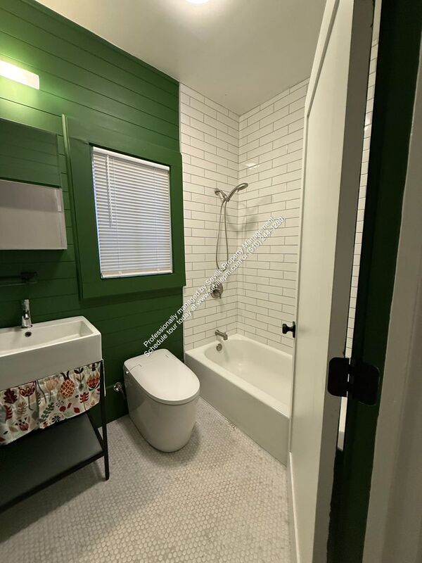 Building Photo - 1808 Filbert St