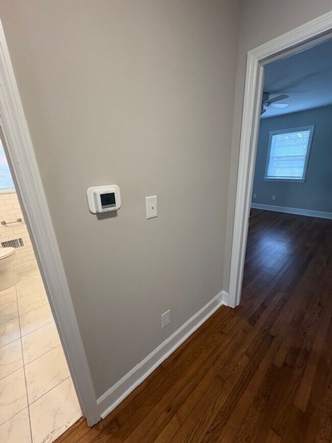 Building Photo - 403A Smith