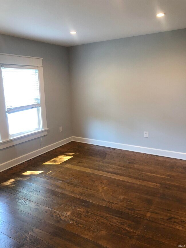 Building Photo - 729 E Hunter Ave