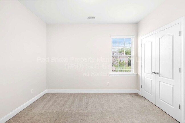 Building Photo - 8608 Lavender Pl