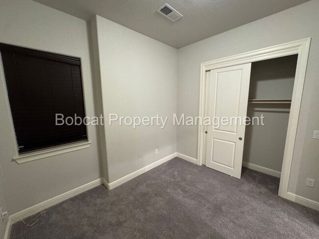 Building Photo - 925 Cranfield Ct