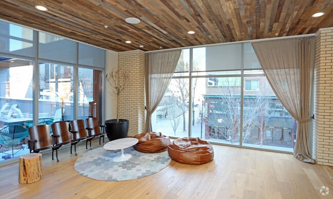 Club Room - Hub on Campus Madison