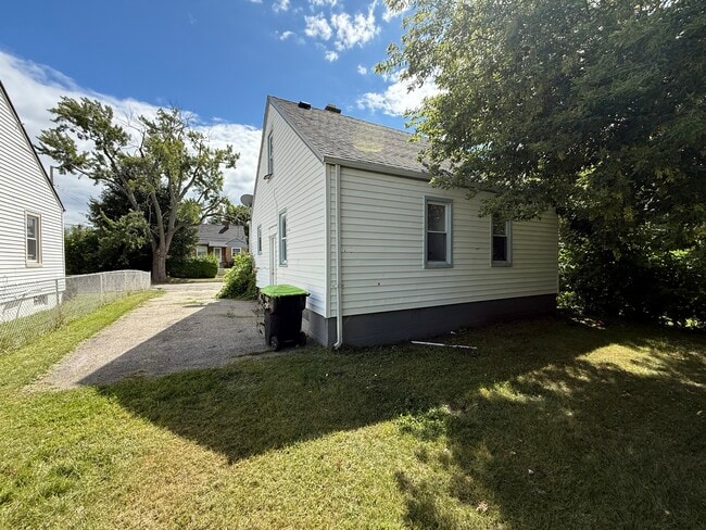 Primary Photo - 182 Crystal Lake Dr