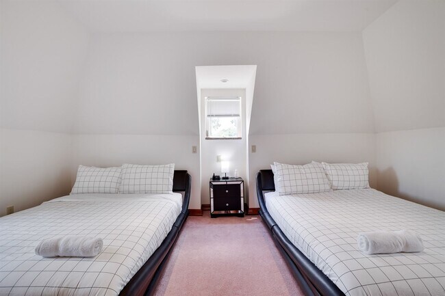 Building Photo - One of a kind Castle on the Hill for Rent! Minimum 1 month lease