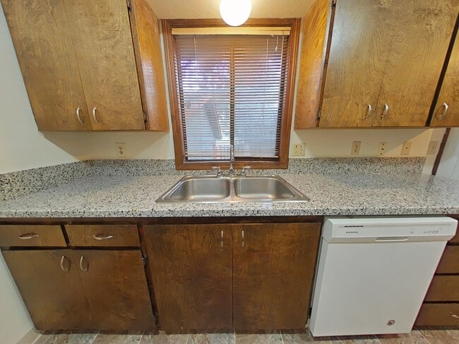 Building Photo - Recently Updated 3 Bedroom House ~ North C...