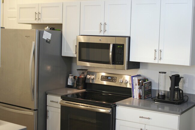 Building Photo - 4057 Penn Ave