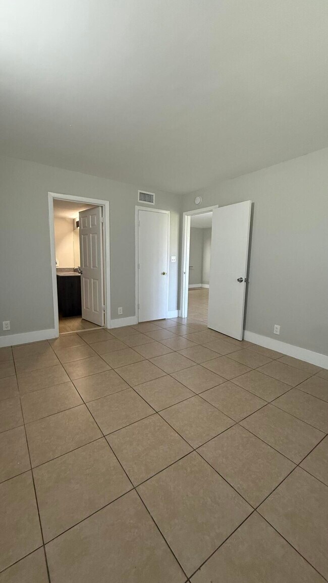 Building Photo - 4837 Arjaro Dr