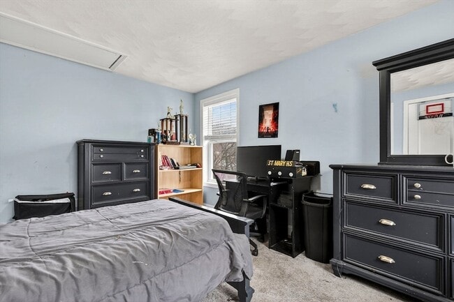 Building Photo - 74 Linwood St