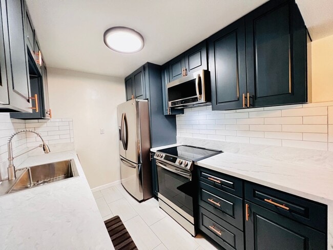 Building Photo - Catch this Property before it goes - Light...