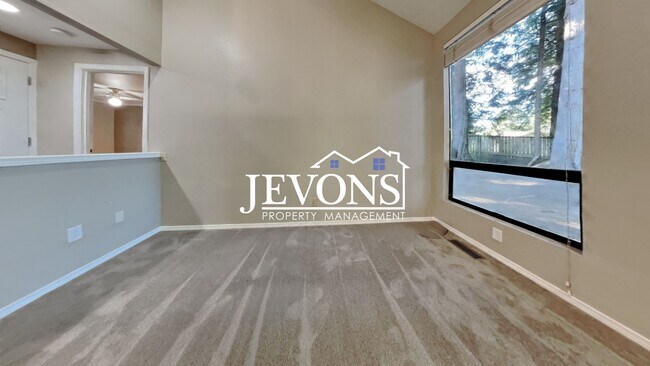 Building Photo - Charming 3-bedroom single-family home with...