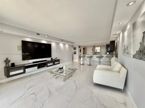 Building Photo - 2 bedroom in North Miami Beach FL 33179