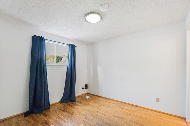 Building Photo - 6807 Aurora Ave N