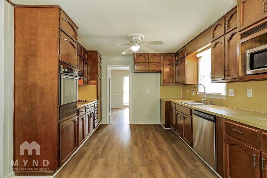 Building Photo - 1840 Westridge Dr