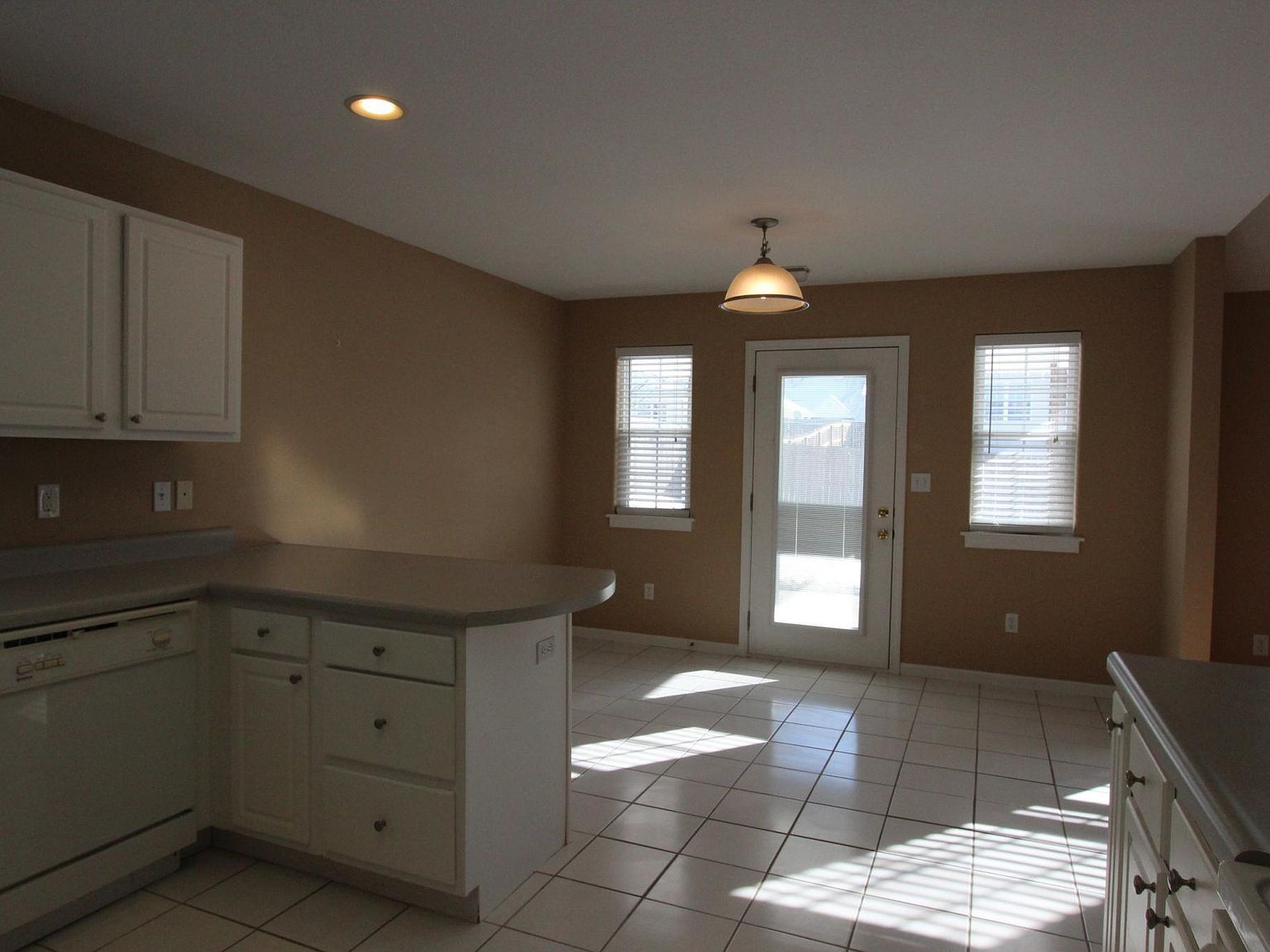 Building Photo - 502 Cheetah Dr