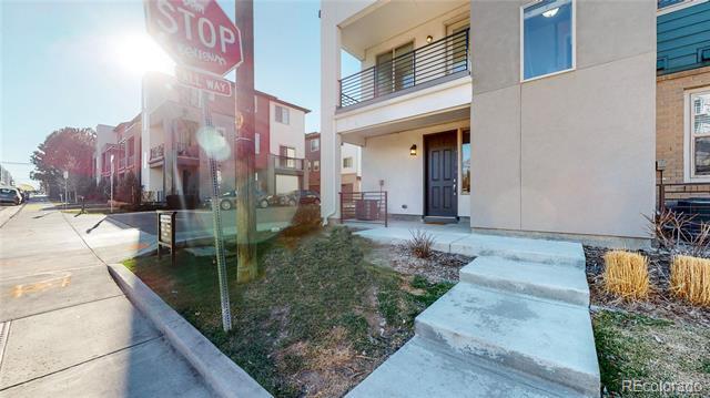 Building Photo - 4120 E Warren Ave