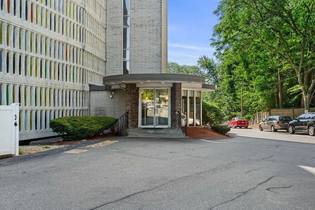 Building Photo - 200 Swanton St