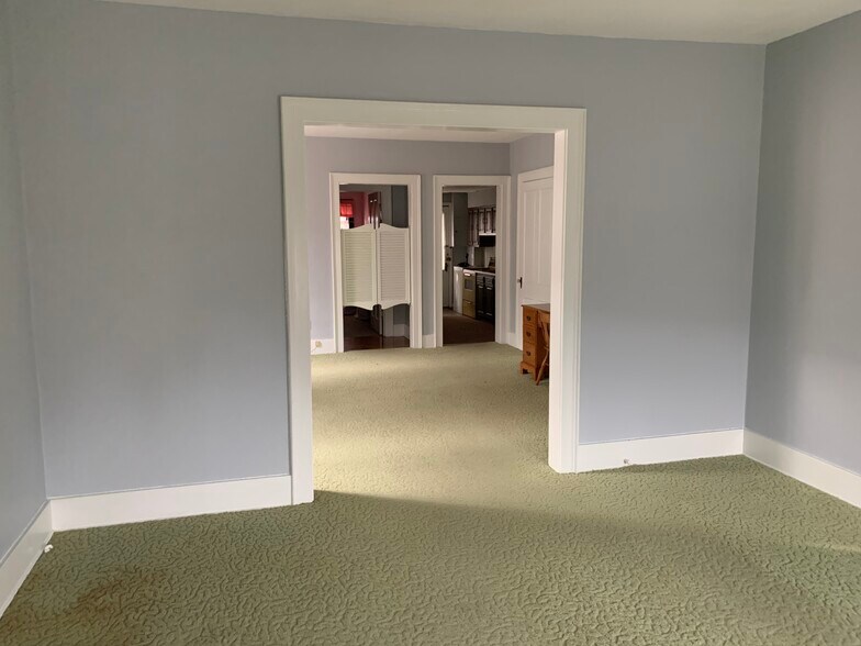 Building Photo - 223 Main St