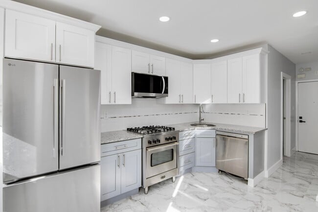 Building Photo - 325 57th St