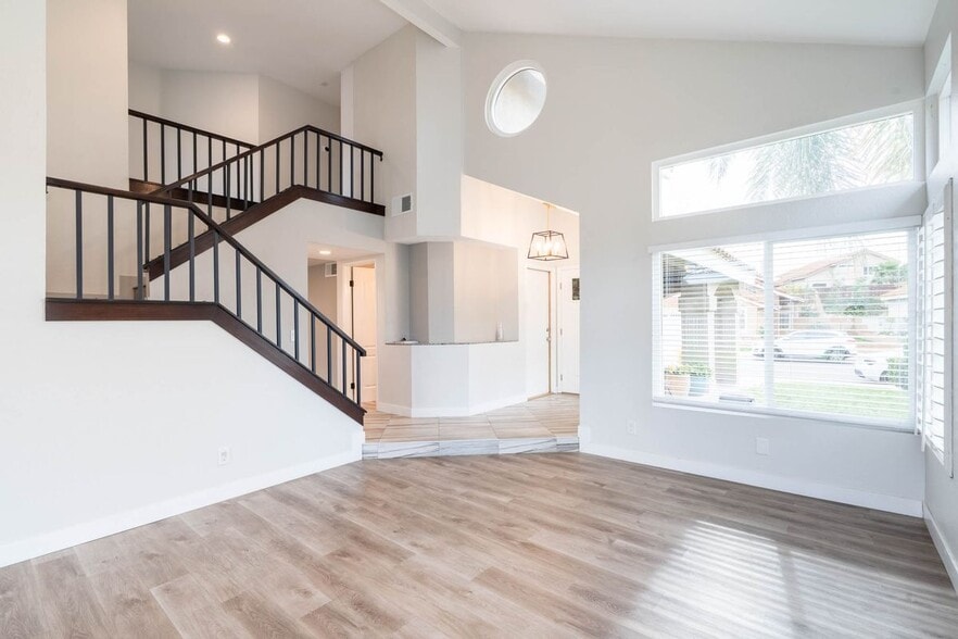 Building Photo - 4744 Golden Ridge Dr