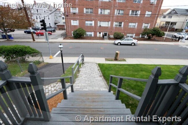 Building Photo - 44 Central St