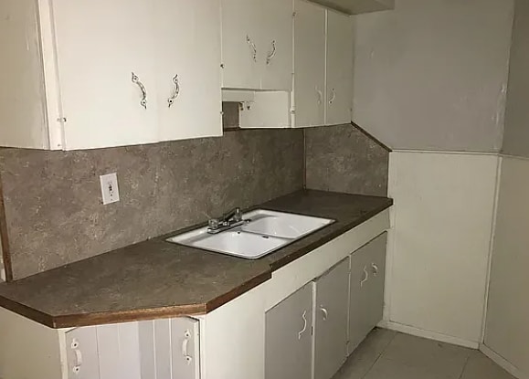 Building Photo - 734 Paris Ave SE