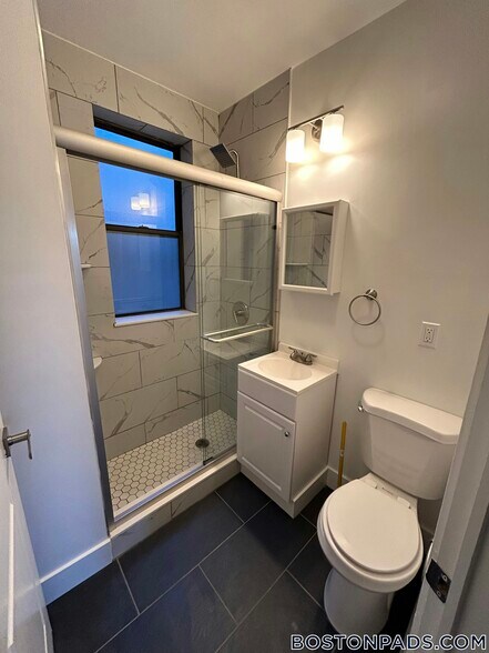 Building Photo - 77 Park Dr