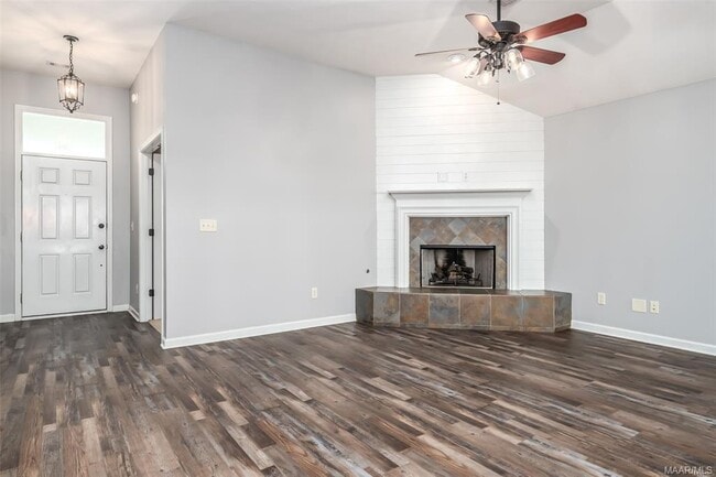 Building Photo - 9025 Saw Tooth Loop