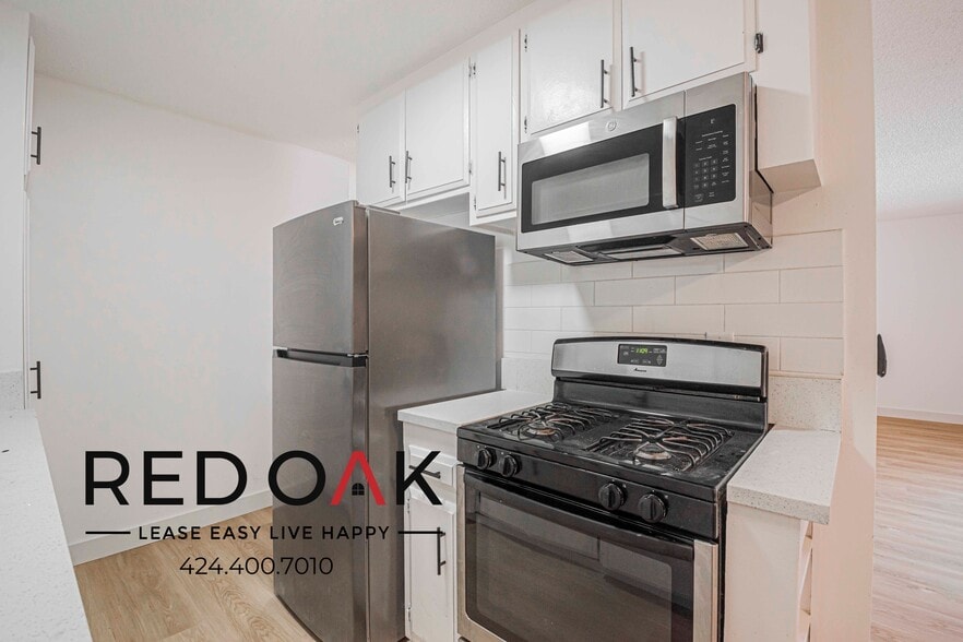 Building Photo - 1800 W Glencrest Ave