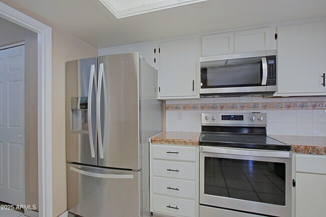 Building Photo - 4526 W Altadena Ave