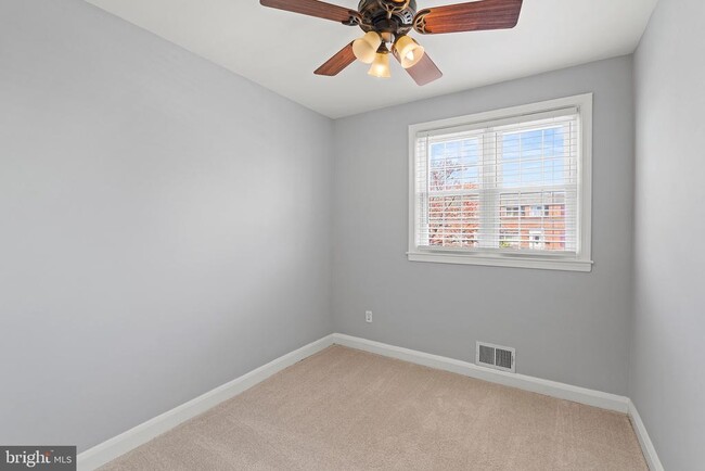 Building Photo - 1233 Halstead Rd