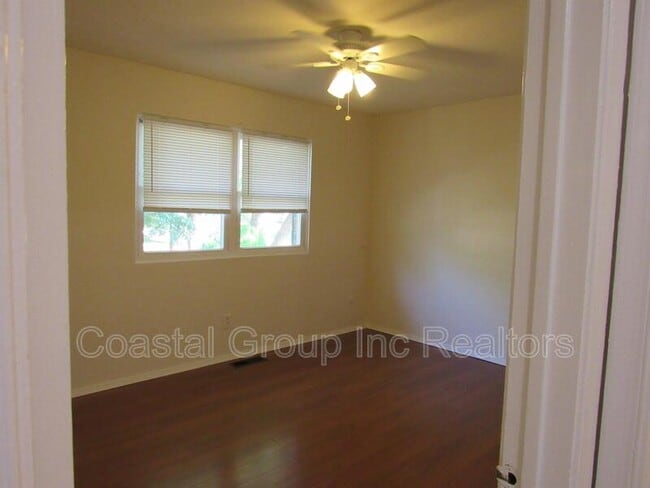 Building Photo - 800 St Denis Ct