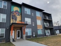 Building Photo - 2222C Willow Dr